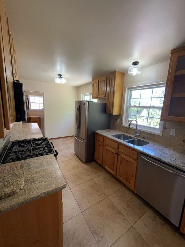 6013 Zimmerman Ave Ne - Photo 6 of 25