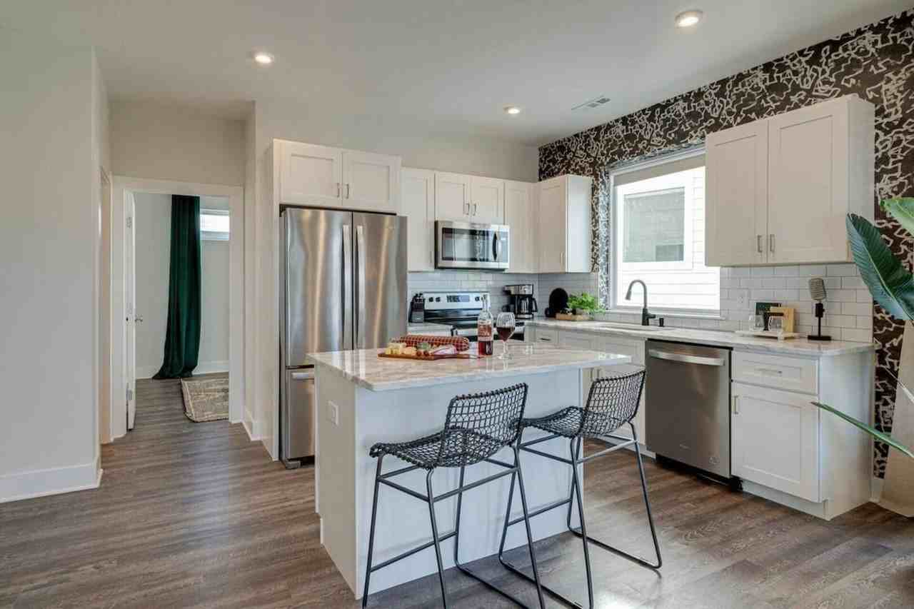 5625 Lenox Ave - Photo 3 of 18