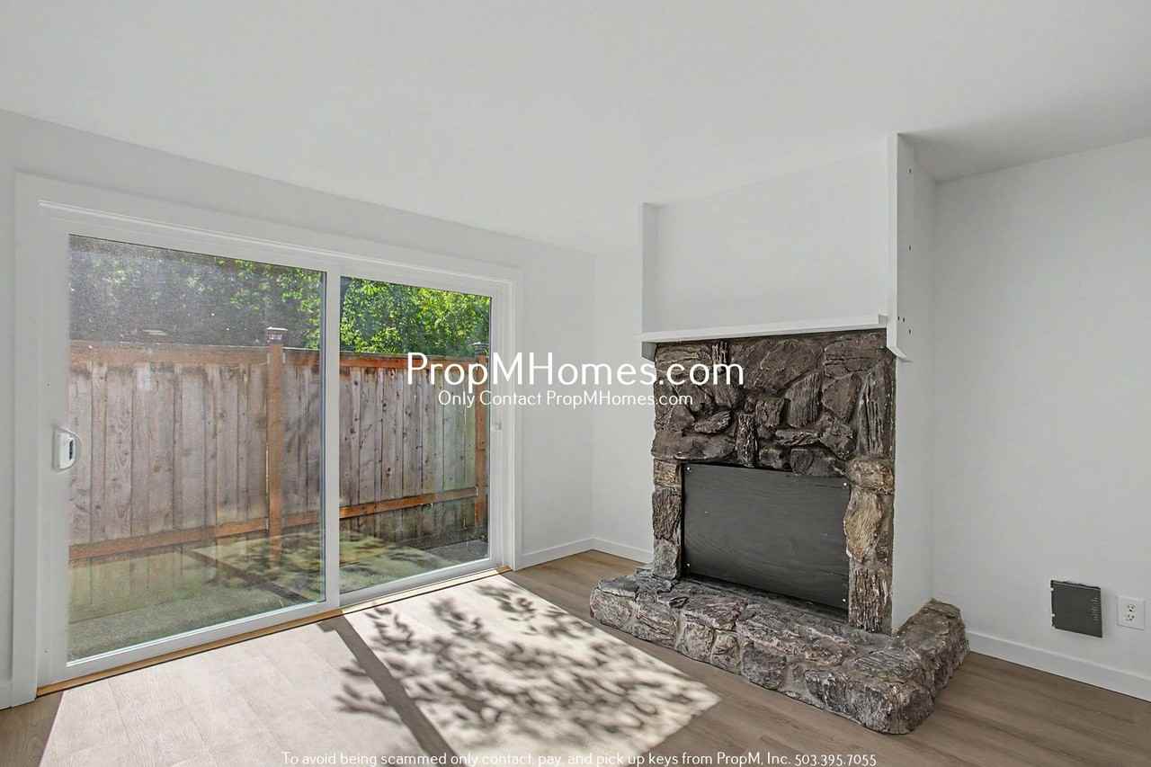 2218 2218 SE Tacoma Street - NEW PROPERTY - Photo 3 of 22