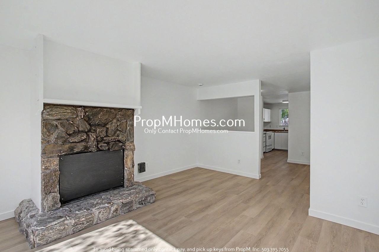 2218 2218 SE Tacoma Street - NEW PROPERTY - Photo 4 of 22