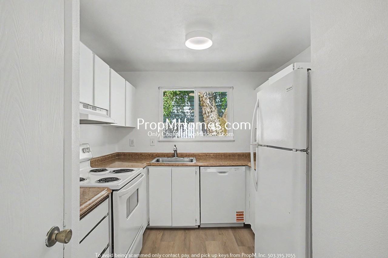 2218 2218 SE Tacoma Street - NEW PROPERTY - Photo 5 of 22