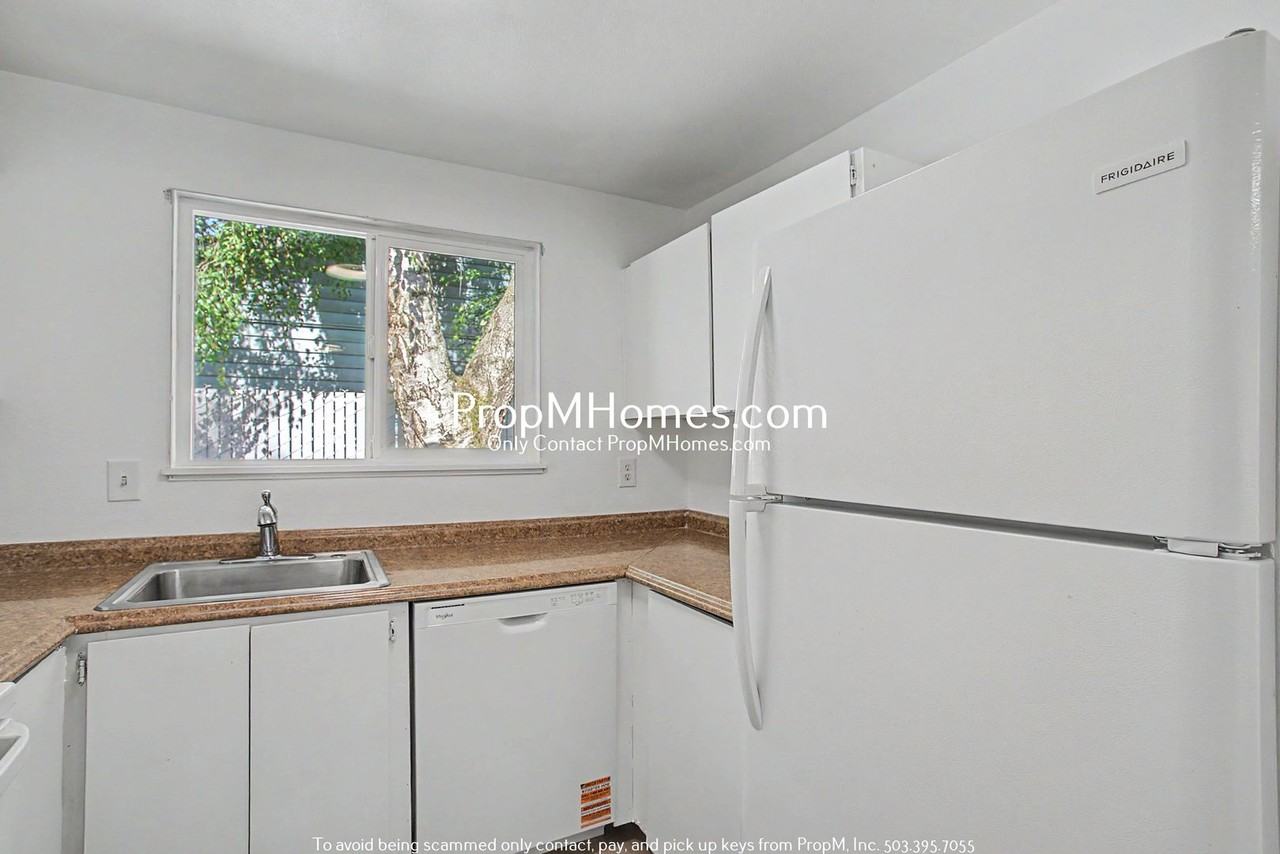 2218 2218 SE Tacoma Street - NEW PROPERTY - Photo 7 of 22