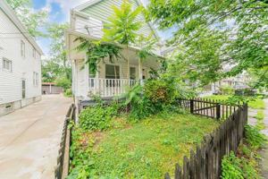 featured image of 4310 Daisy Ave