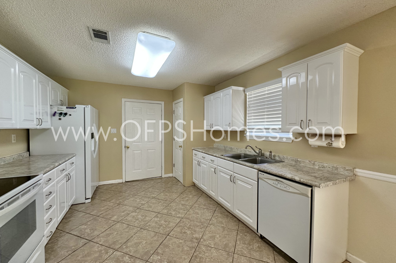 2961 2nd Ave Ne - Photo 6 of 14