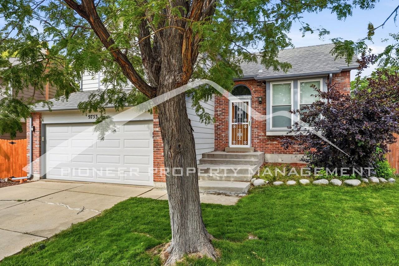 9753 Independence St - Photo 2 of 26