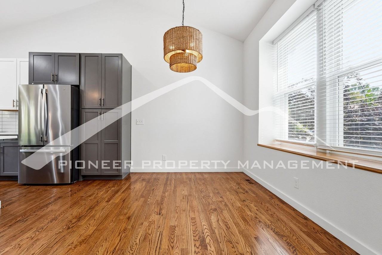 9753 Independence St - Photo 3 of 26