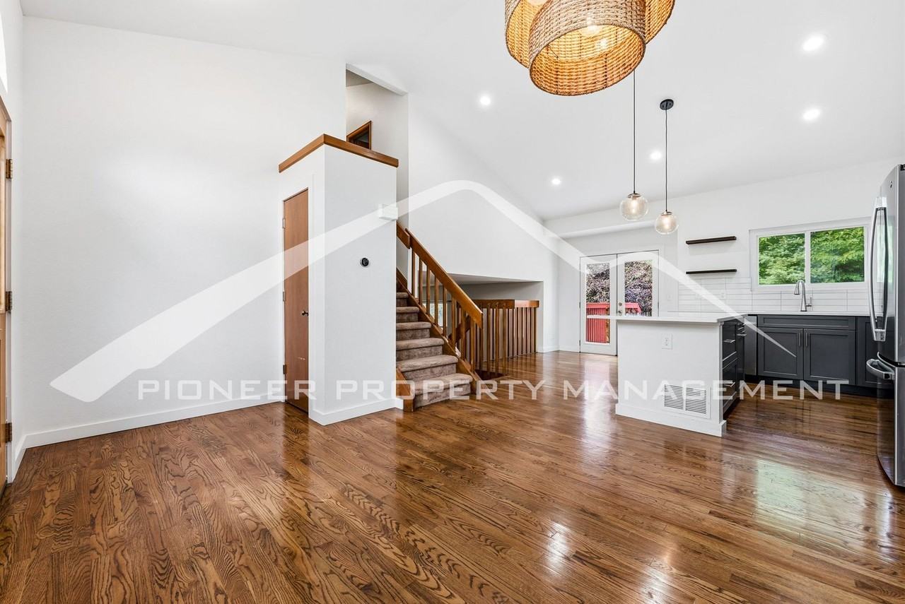 9753 Independence St - Photo 4 of 26