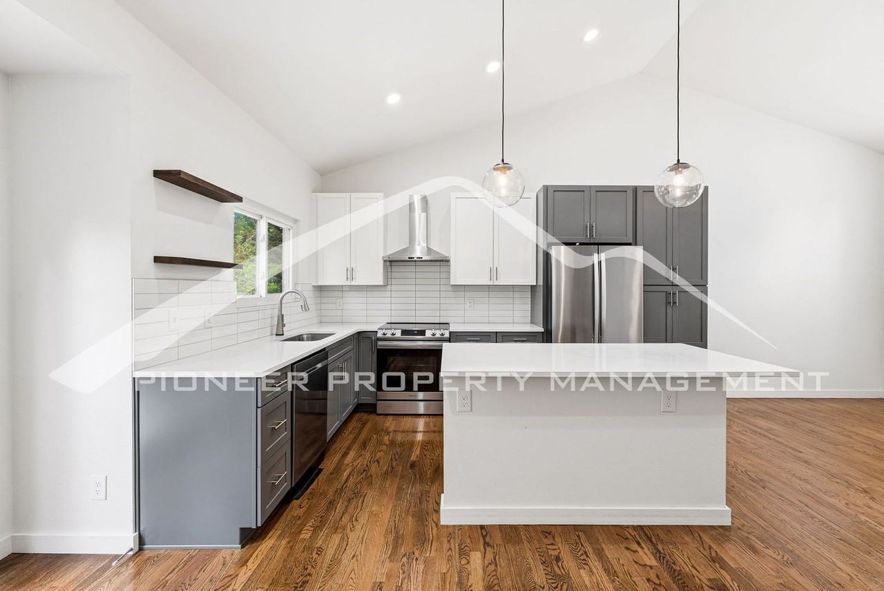 9753 Independence St - Photo 6 of 26