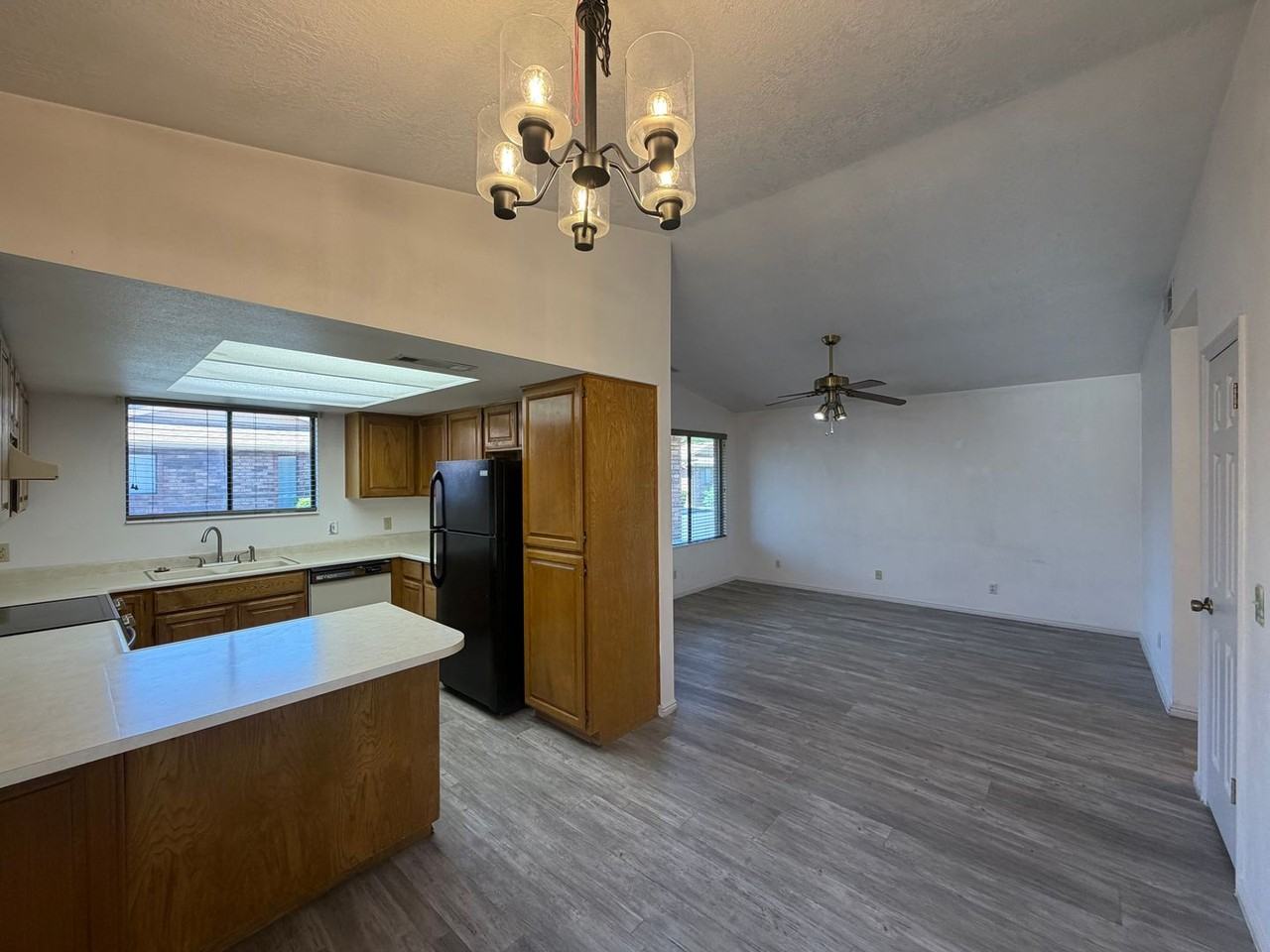 375 S Main St #4 - Photo 6 of 22