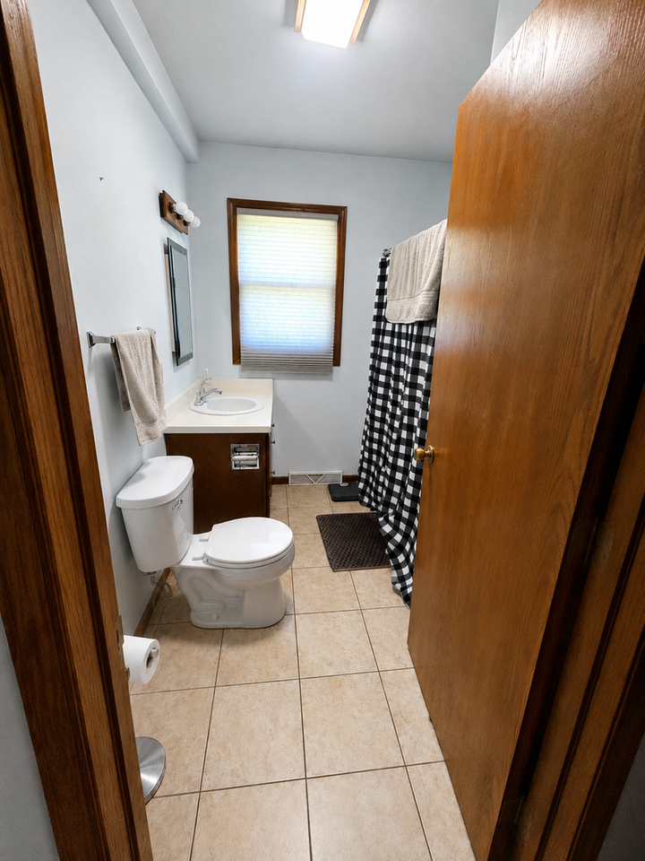 1120 24th St - Photo 3 of 10