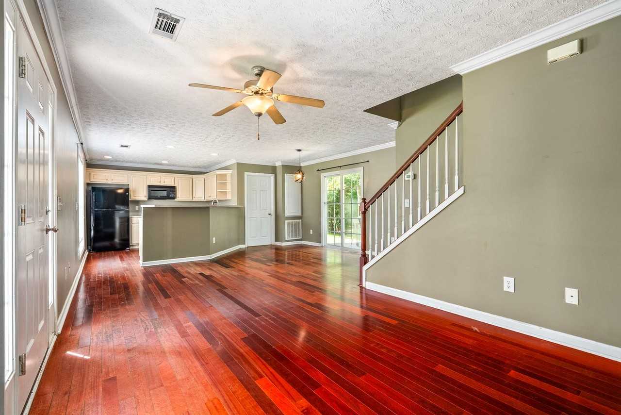 4264 Live Oak Dr - Photo 4 of 27