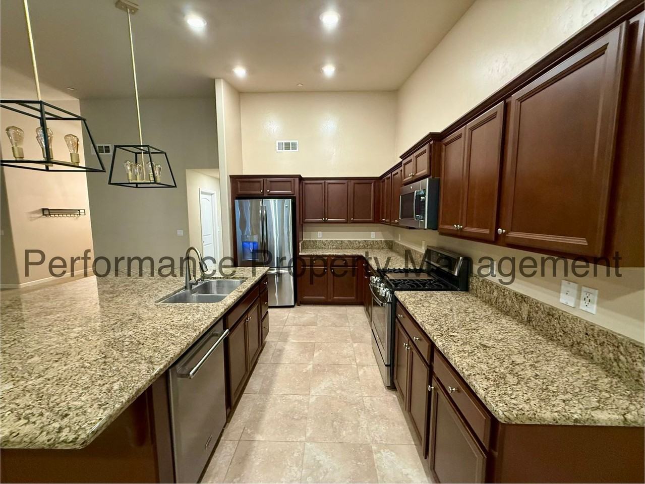 9024 Selma St - Photo 5 of 22