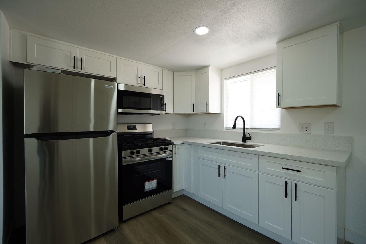 1006 Beverly Rd - Photo 3 of 20