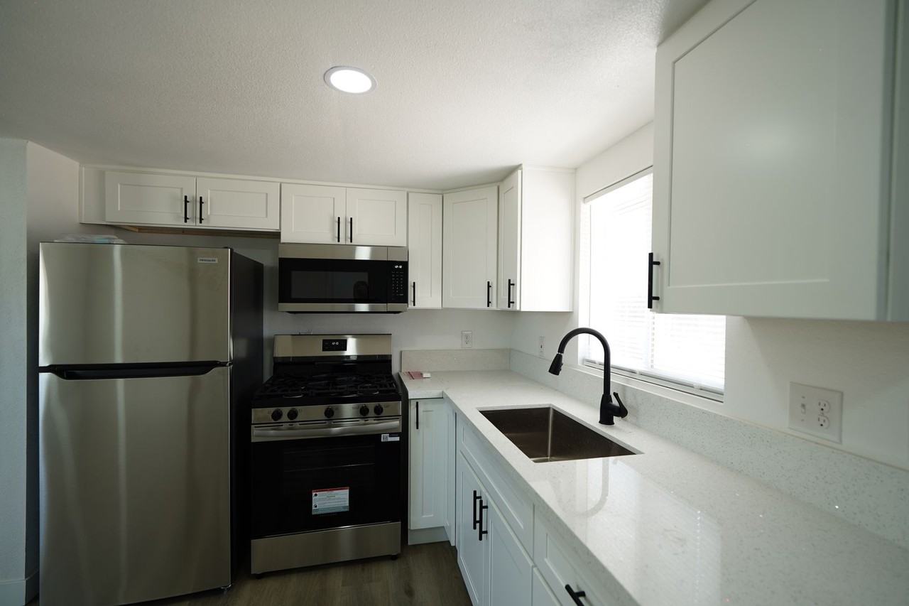 1006 Beverly Rd - Photo 4 of 20