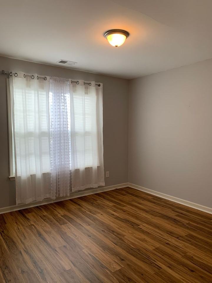 1032 Bridgeport Way - Photo 5 of 29