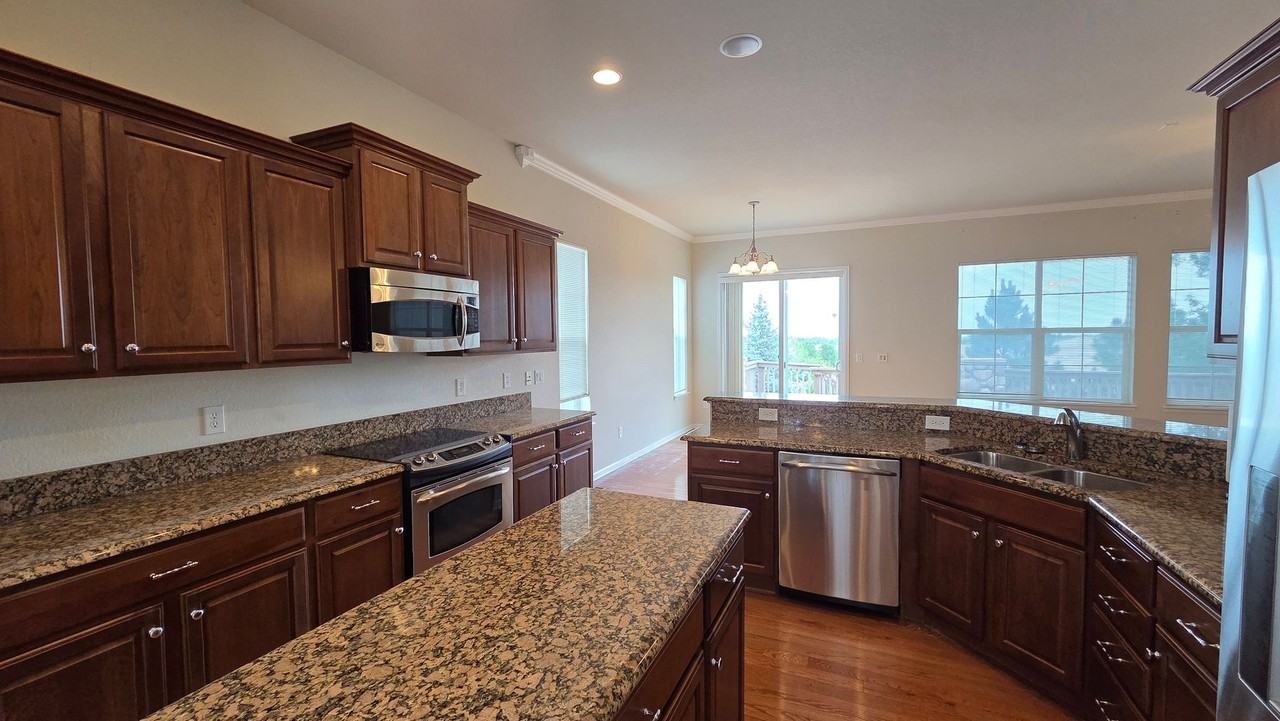 4673 Belford Cir - Photo 7 of 35