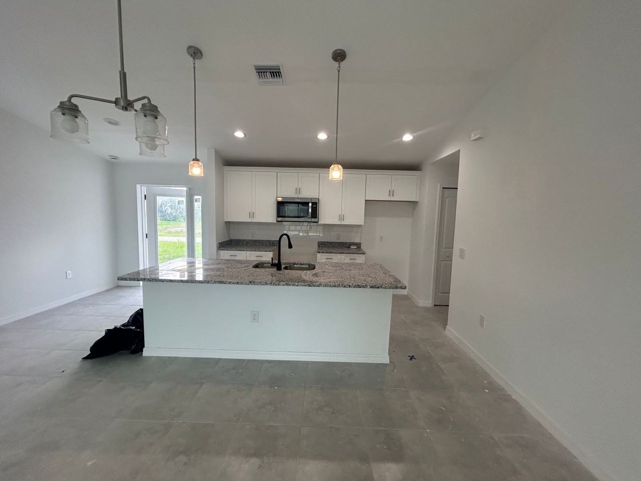 2825 Nw 25th Ln - Photo 2 of 12