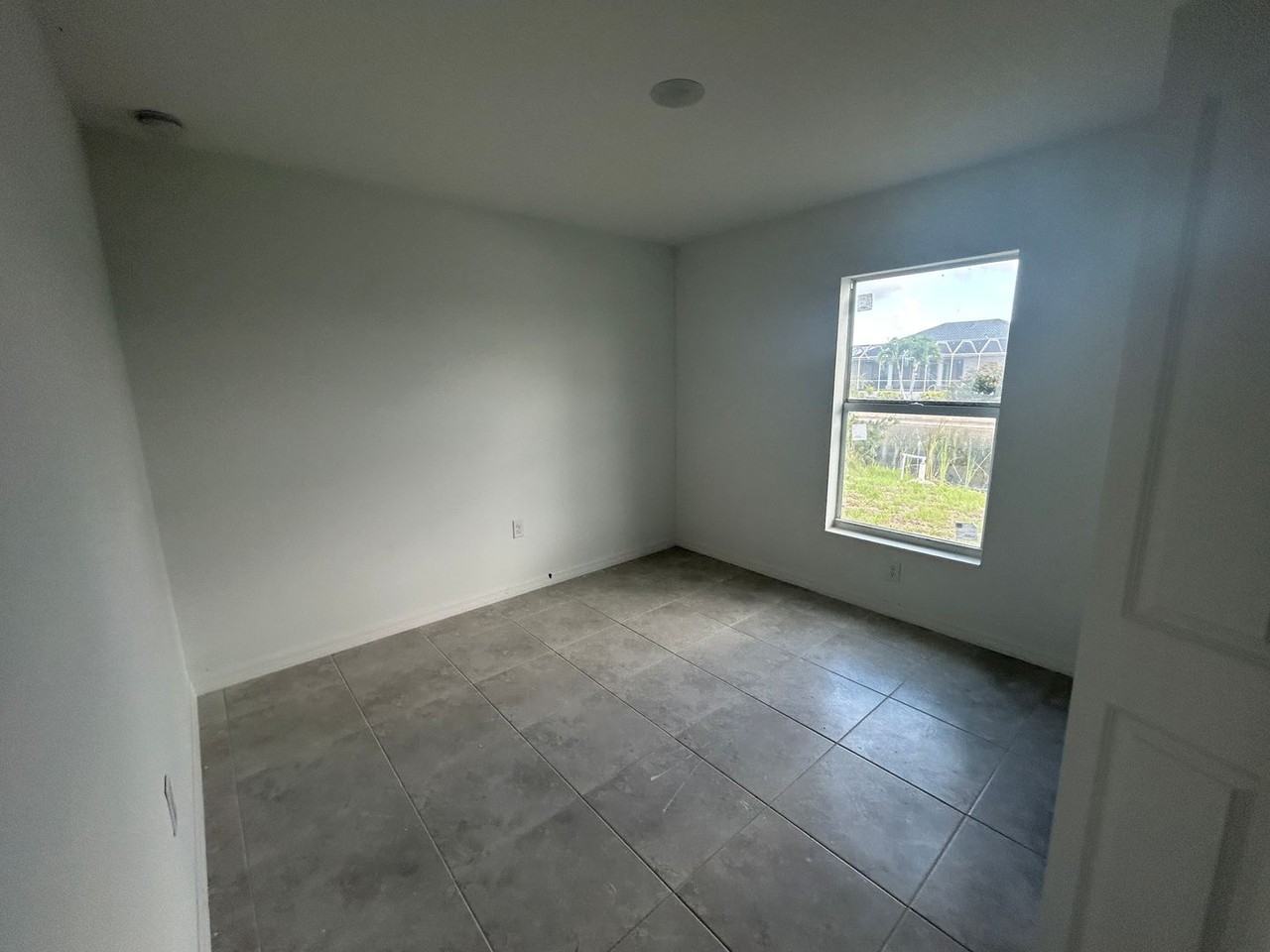 2825 Nw 25th Ln - Photo 3 of 12