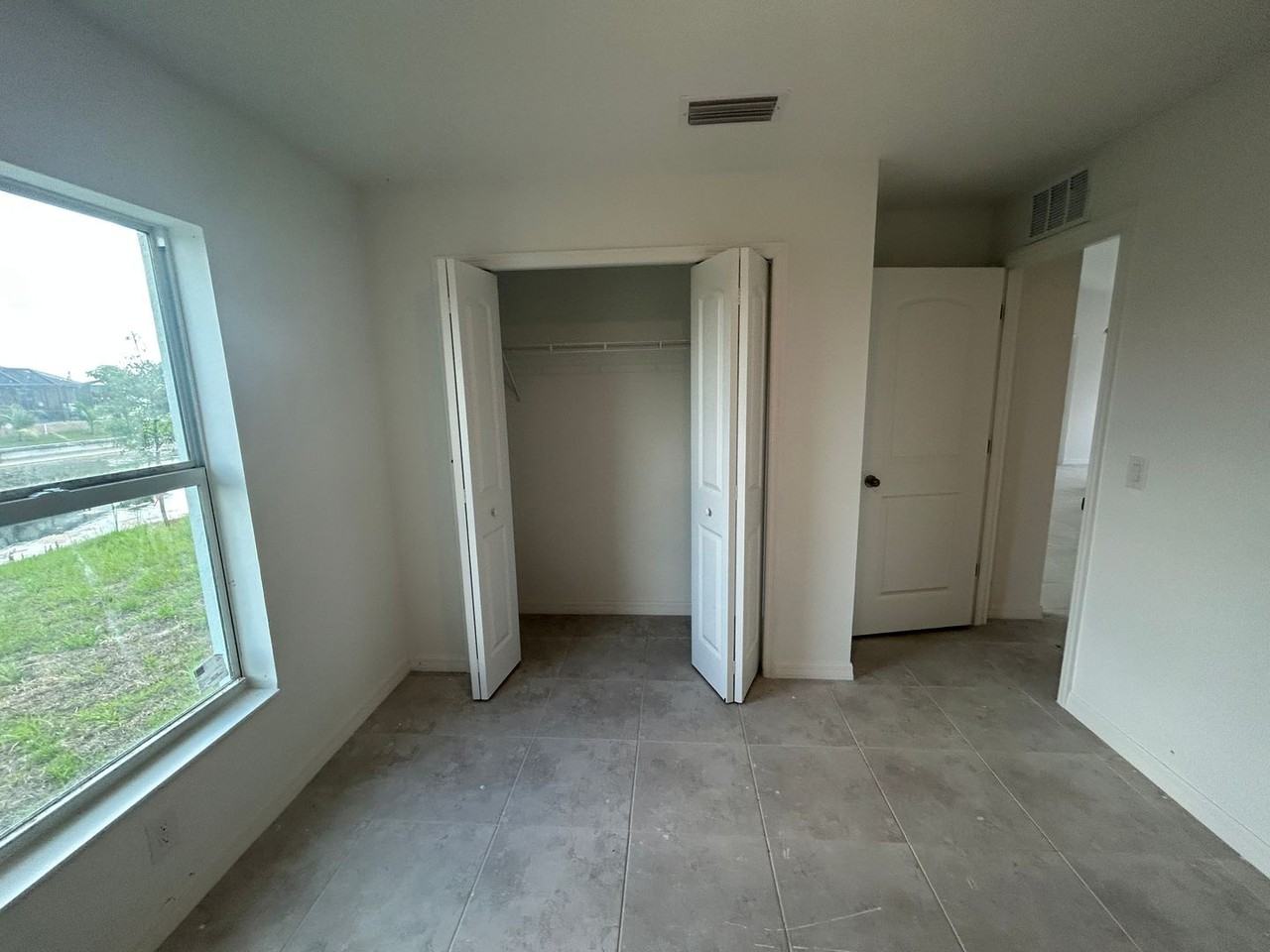 2825 Nw 25th Ln - Photo 4 of 12