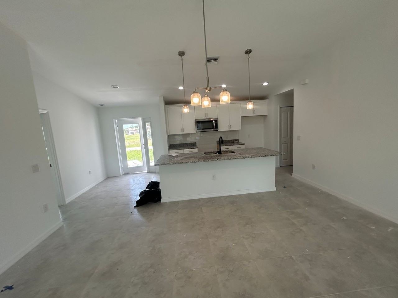 2825 Nw 25th Ln - Photo 6 of 12