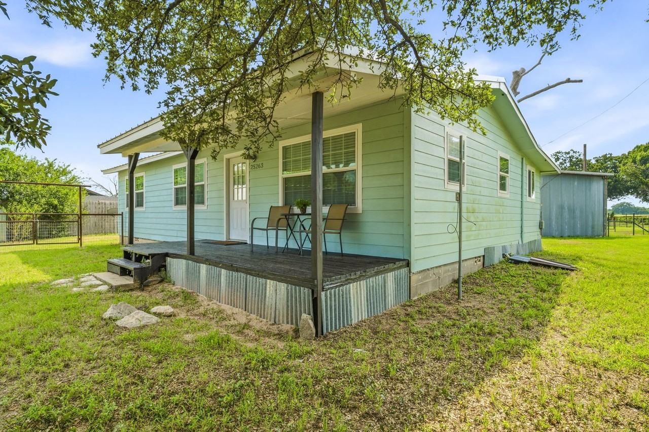 25263 N Us Highway 281 - Photo 2 of 35