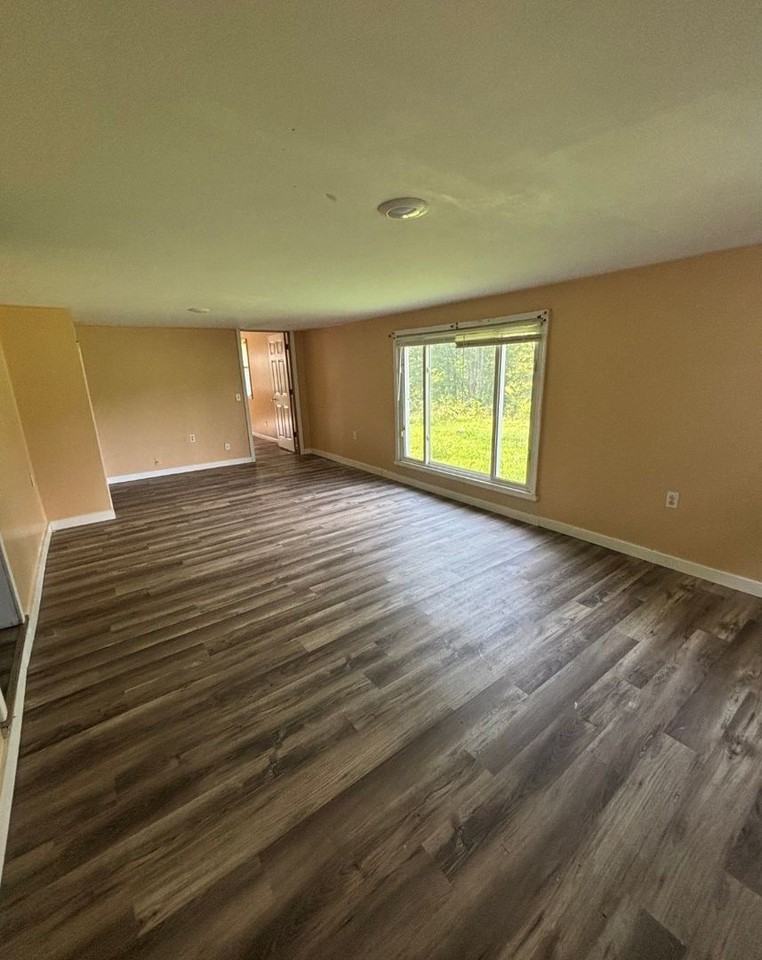 11805 Pearl St - Photo 7 of 11