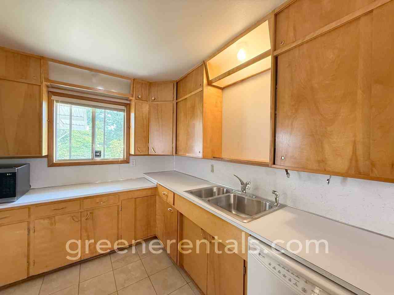 1616 10th Ave Sw - Photo 2 of 24