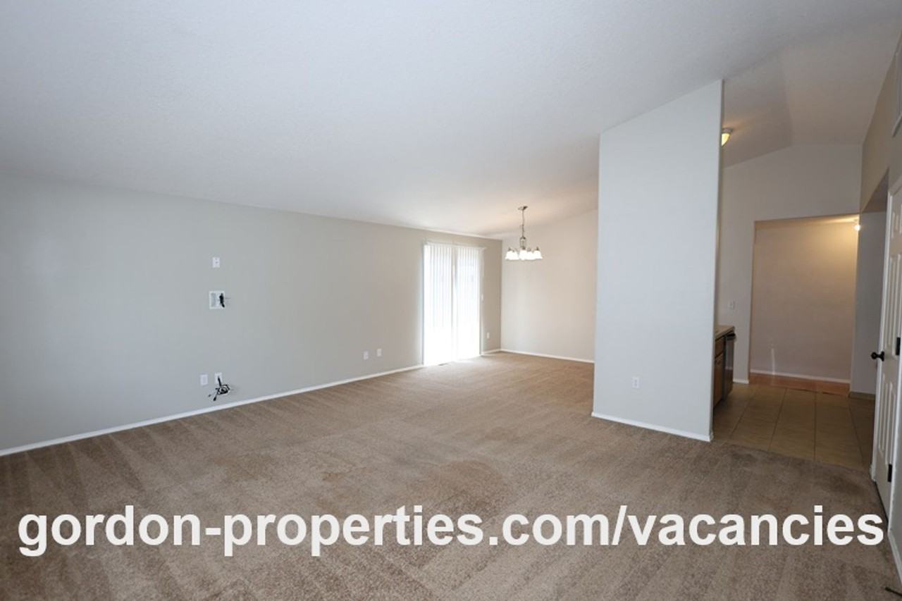 2373 Nw Stanley Ave - Photo 4 of 35