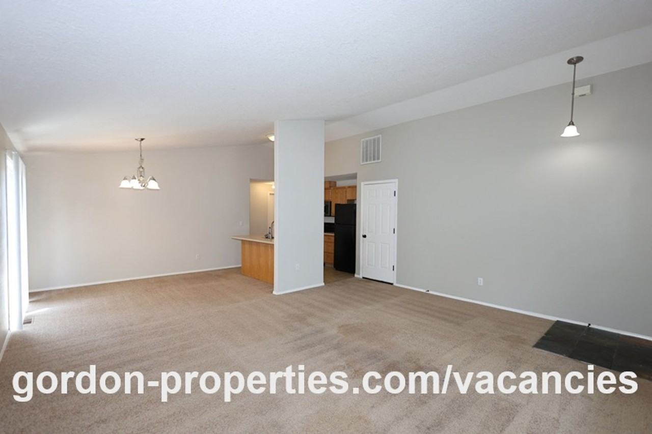 2373 Nw Stanley Ave - Photo 5 of 35