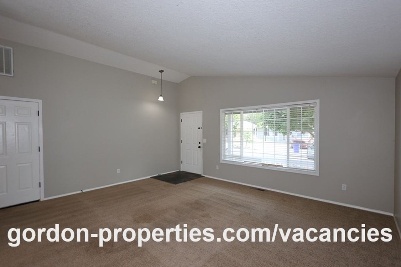 2373 Nw Stanley Ave - Photo 6 of 35