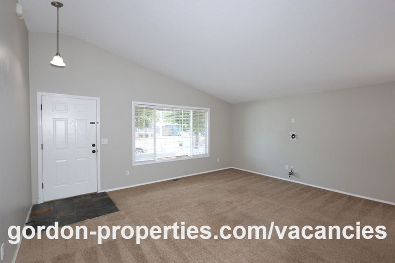 2373 Nw Stanley Ave - Photo 7 of 35