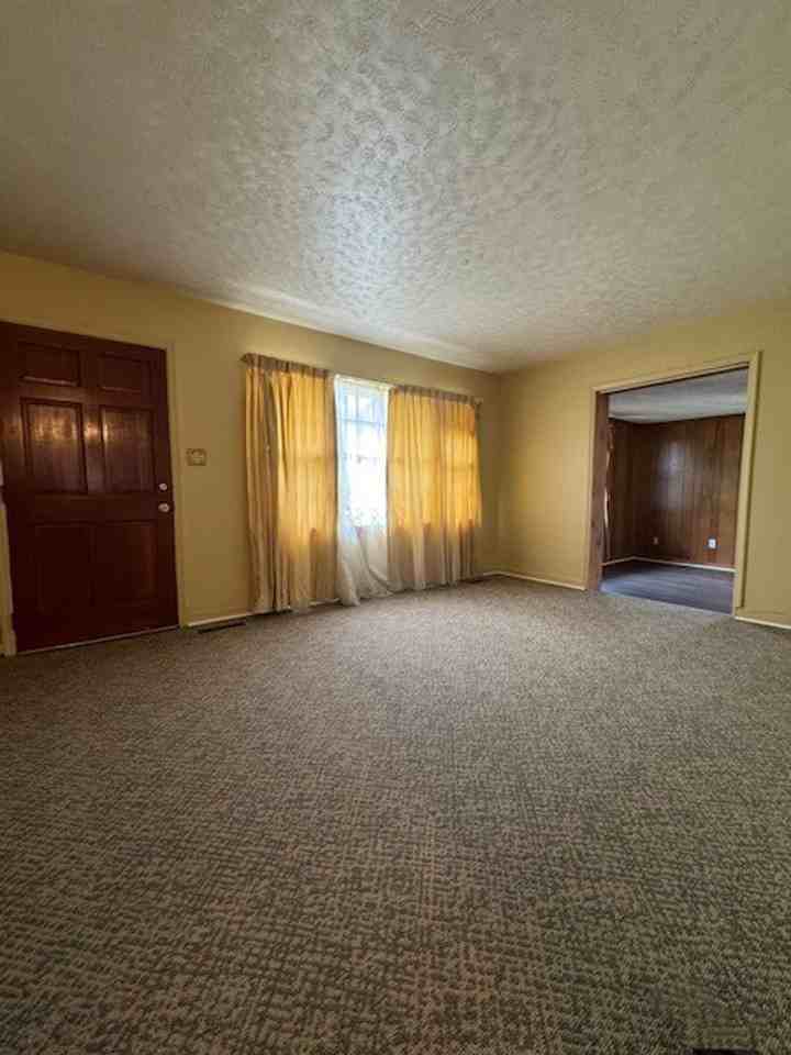 709 Luther Dr - Photo 2 of 24