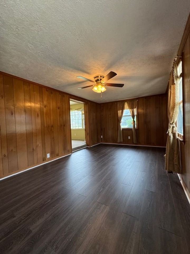 709 Luther Dr - Photo 3 of 24