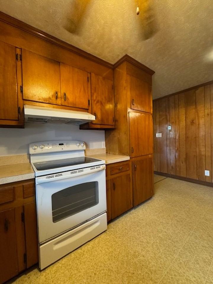 709 Luther Dr - Photo 4 of 24