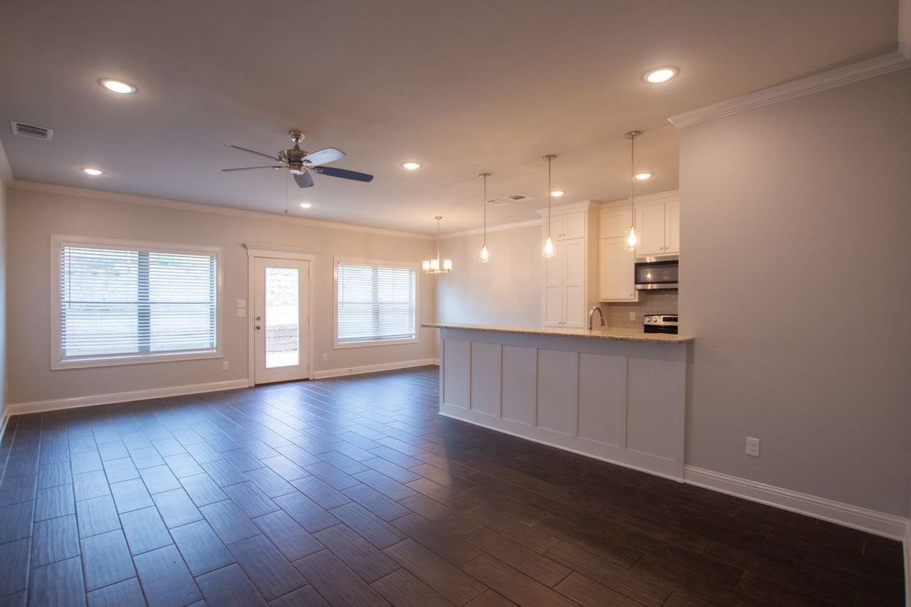 822 Lindsey Ln - Photo 3 of 25