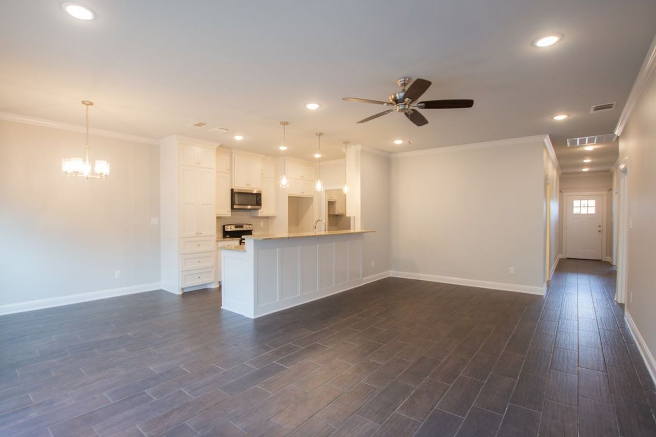 822 Lindsey Ln - Photo 4 of 25