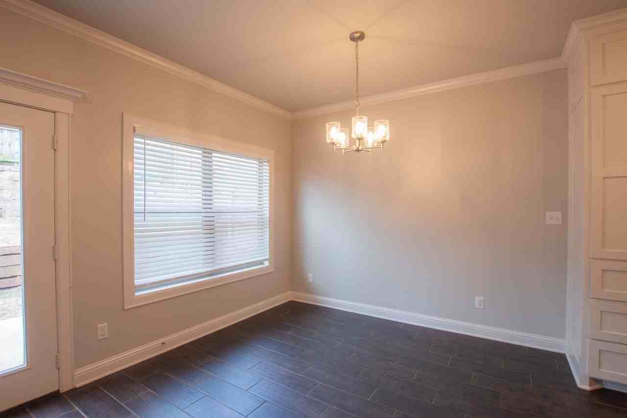 822 Lindsey Ln - Photo 6 of 25