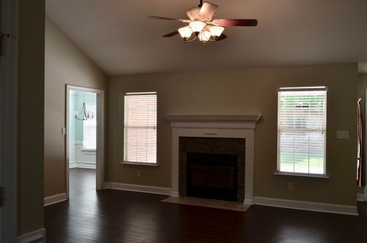 816 Stoneview Dr - Photo 4 of 21