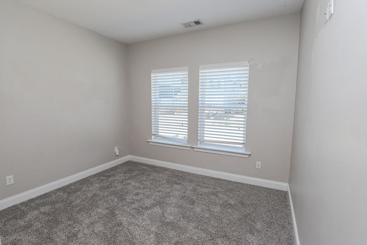 1953 Kenlock Dr - Photo 4 of 22