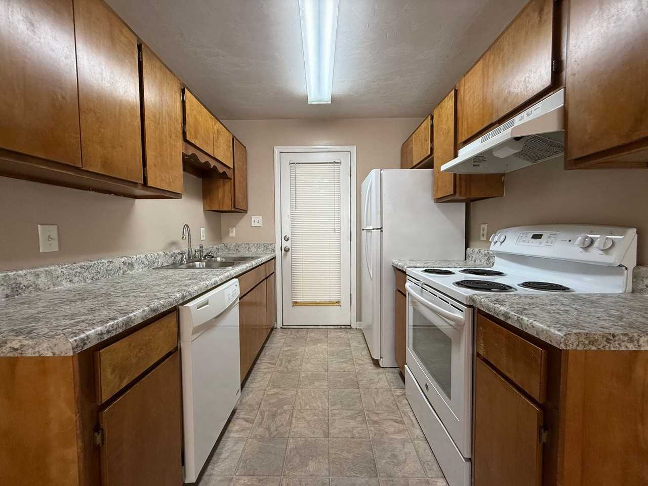 705 Pointe Ct - Photo 6 of 7