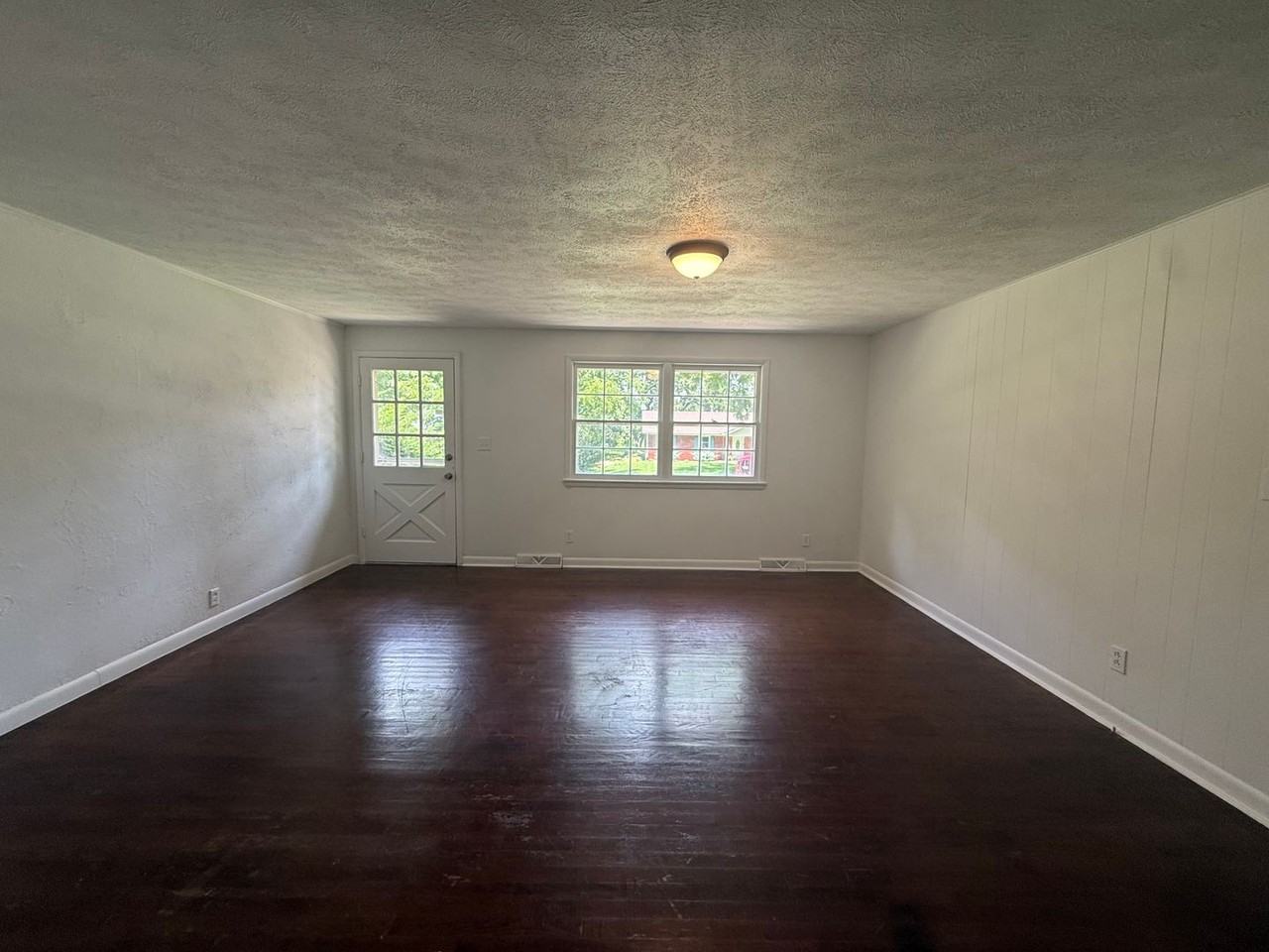 844 W Valley Ct - Photo 2 of 14