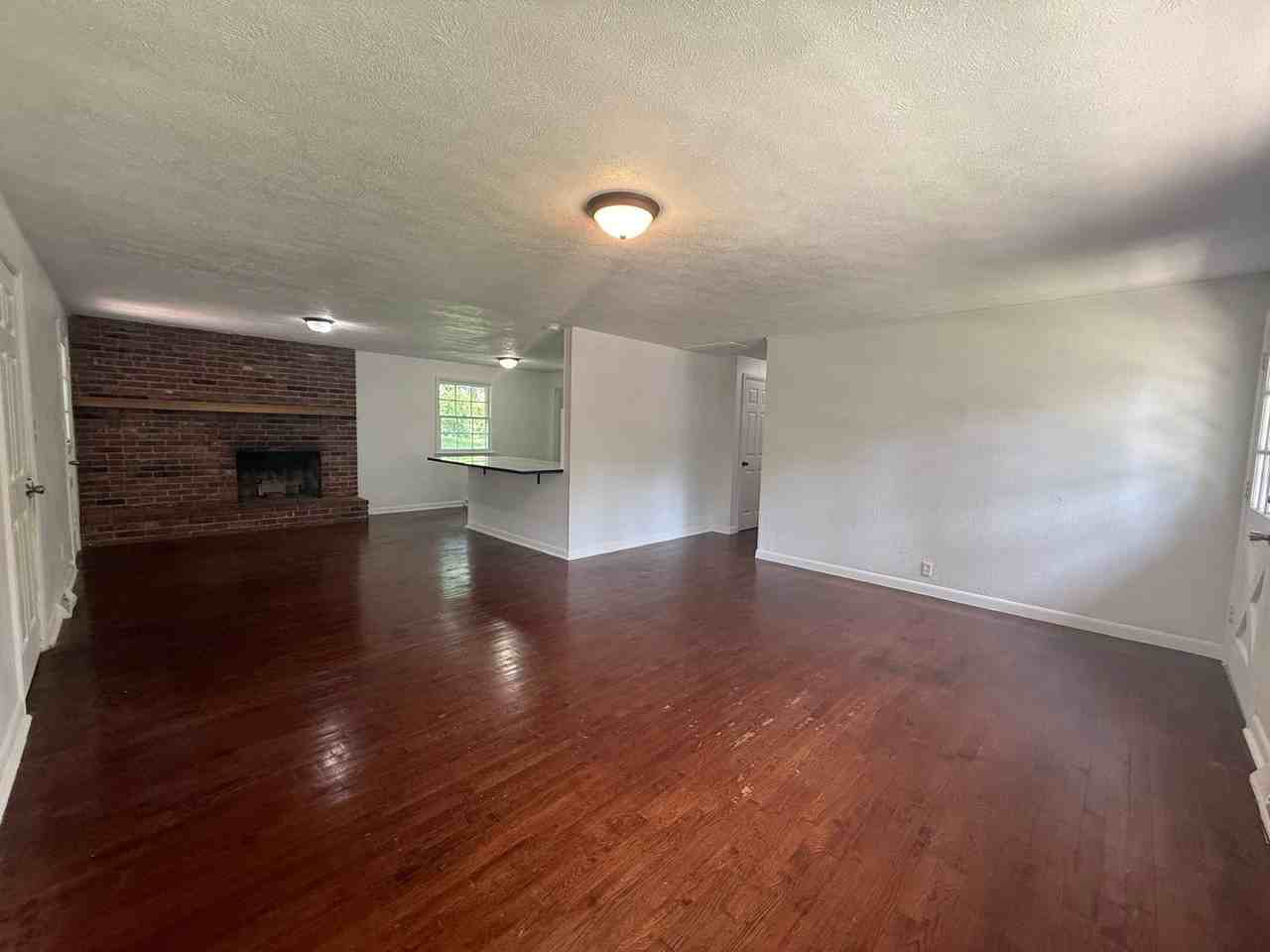 844 W Valley Ct - Photo 3 of 14