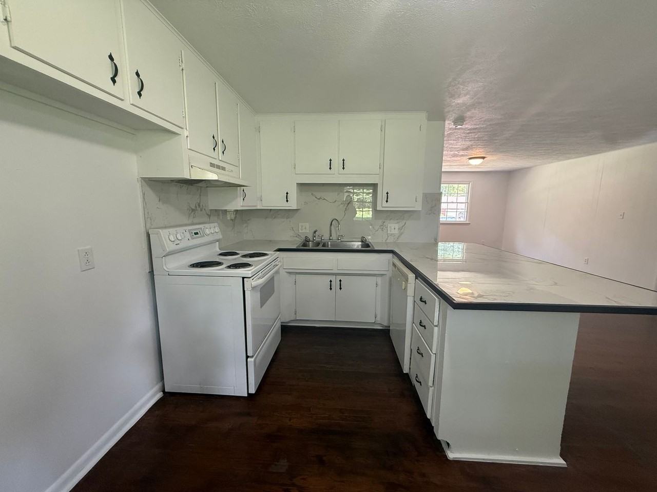 844 W Valley Ct - Photo 5 of 14