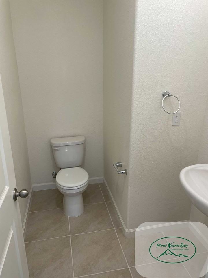 272 Shafer Ave - Photo 4 of 14