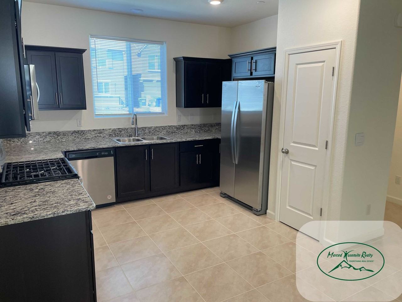272 Shafer Ave - Photo 5 of 14