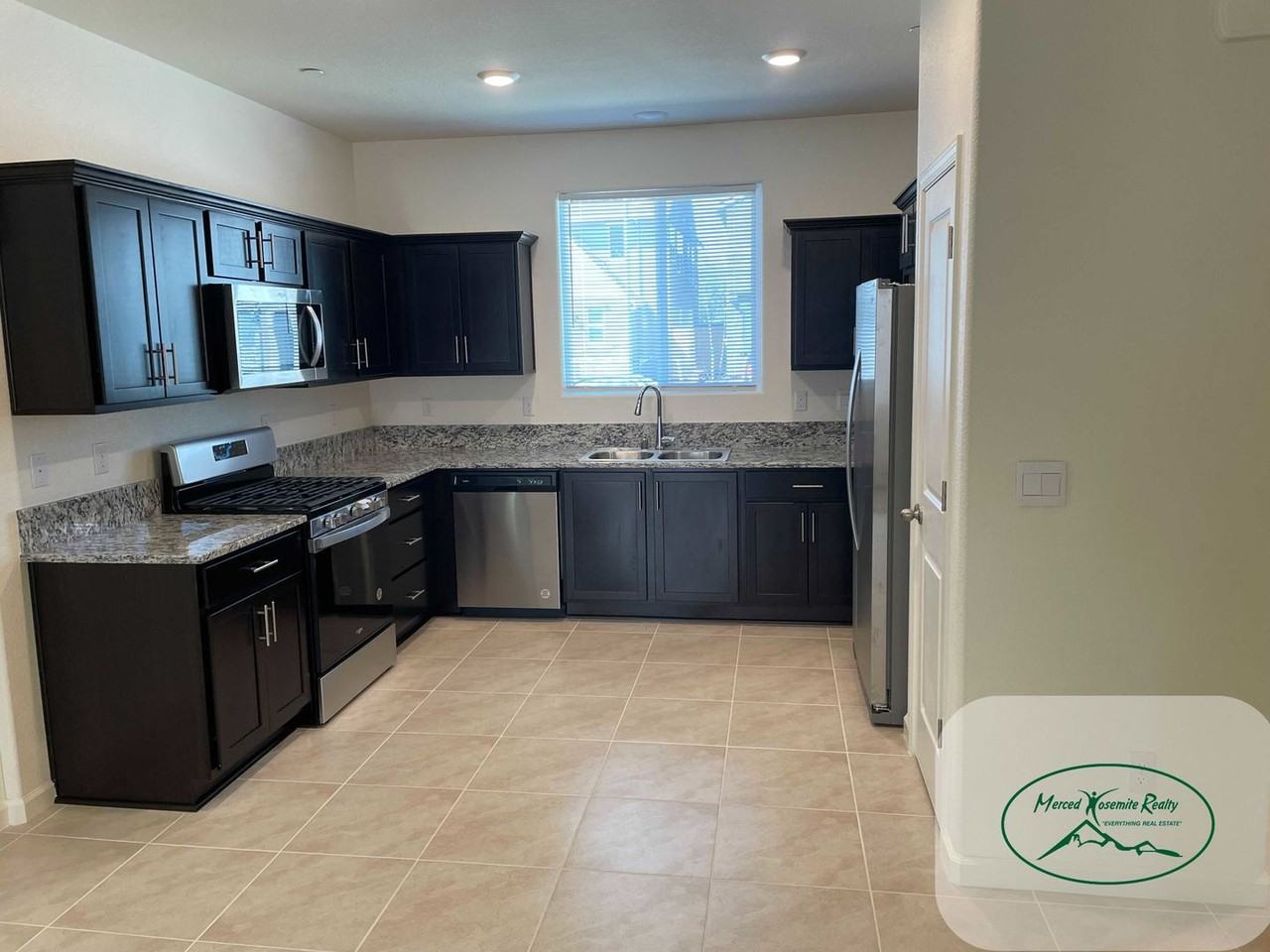 272 Shafer Ave - Photo 6 of 14