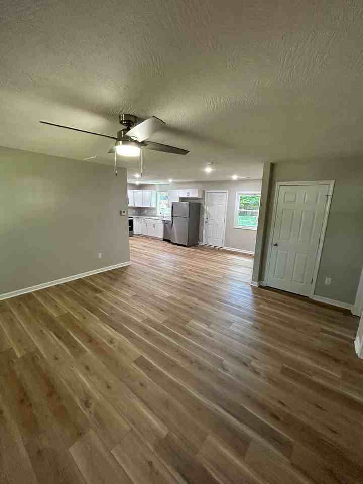 1202 S Willow Ln - Photo 3 of 19