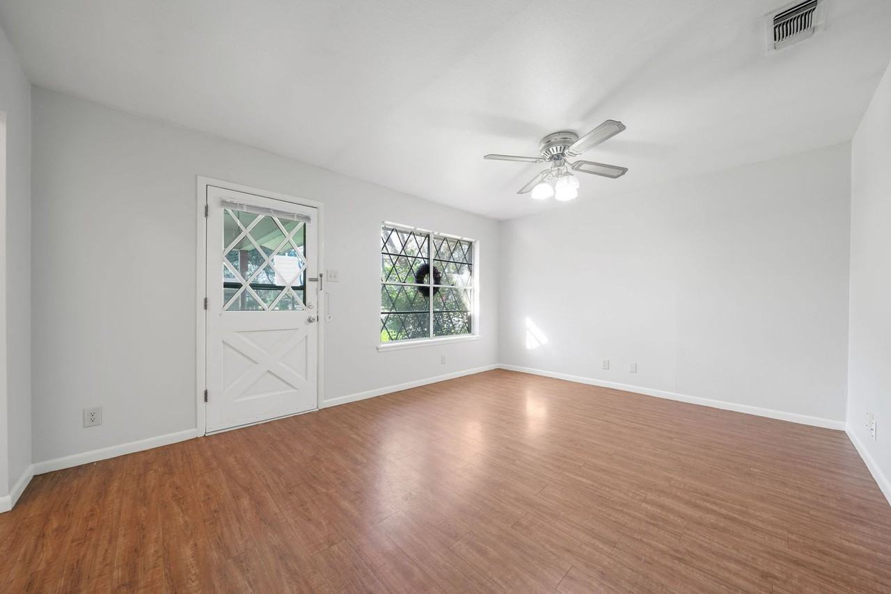130 Algarita St - Photo 3 of 23
