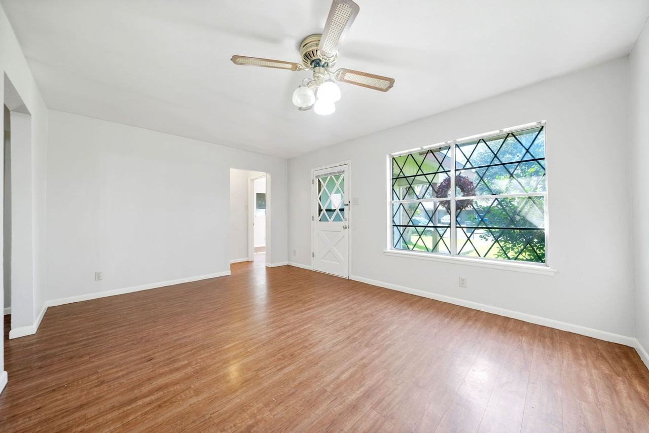130 Algarita St - Photo 6 of 23