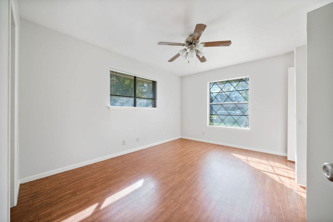 130 Algarita St - Photo 7 of 23